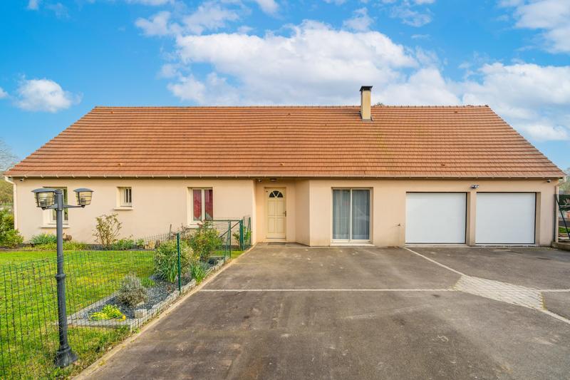 Maison - 999 m² - 255 pièces