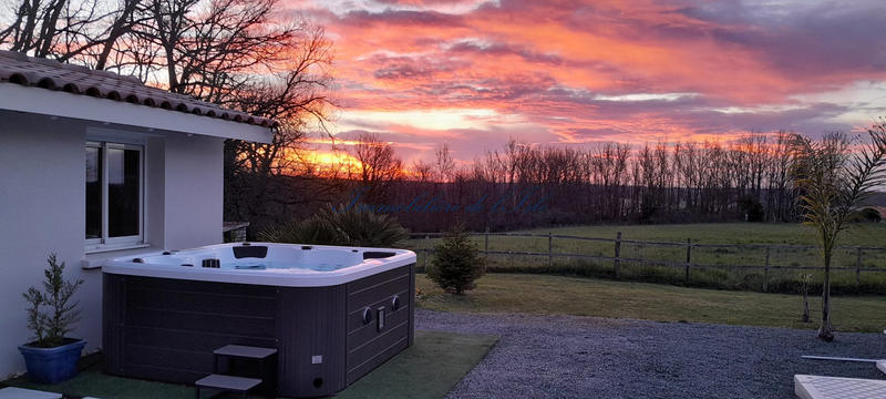 Maison - 235 m² - 8 pièces