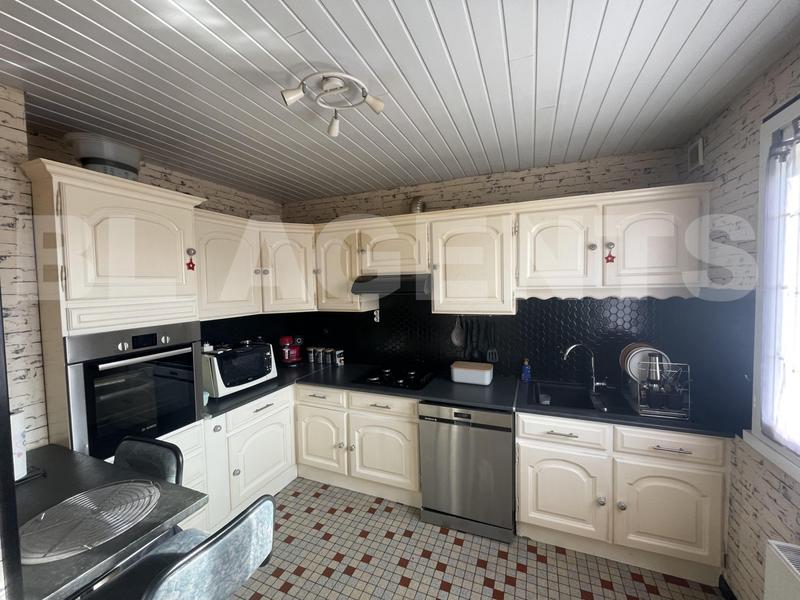 Maison traditionnelle - 110 m² - 5 pièces