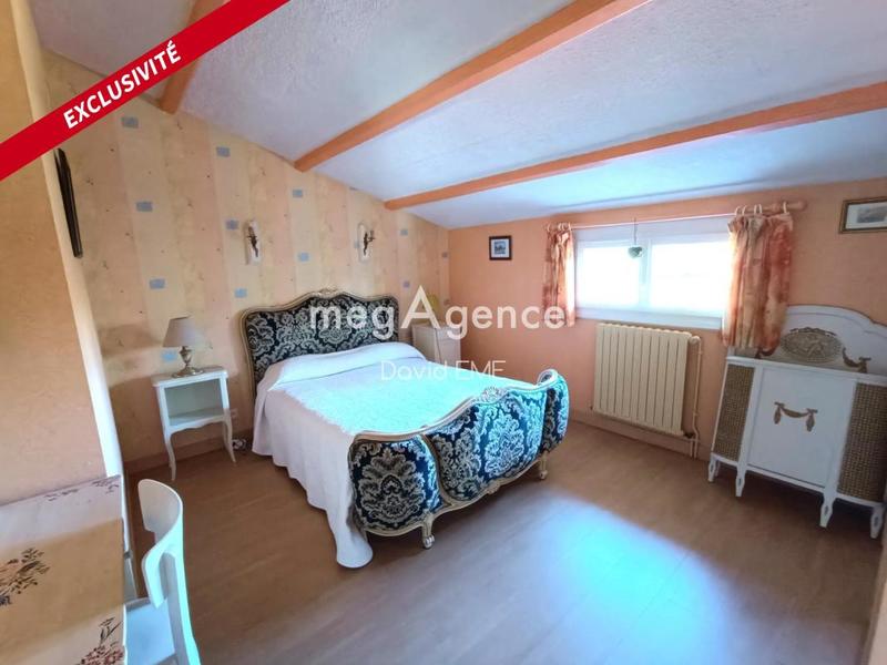 Maison traditionnelle - 212 m² - 8 pièces