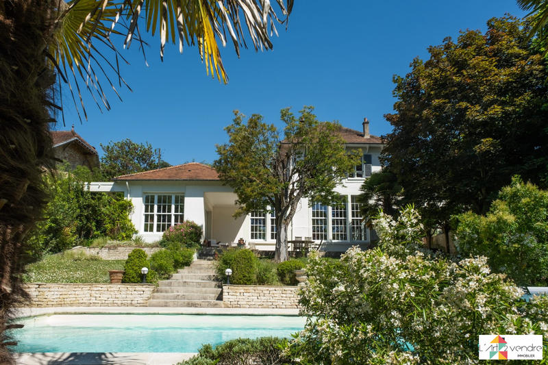 Villa - 204 m² - 8 pièces