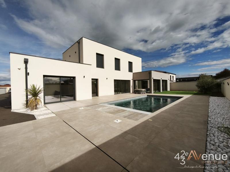 Maison - 229 m² - 5 pièces