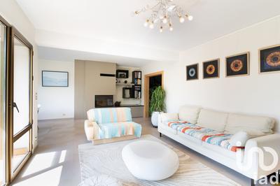 Maison - 234 m² - 9 pièces