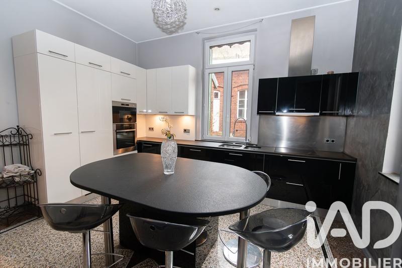 Maison - 247 m² - 9 pièces