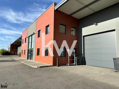 Magasins - 1 200 m²