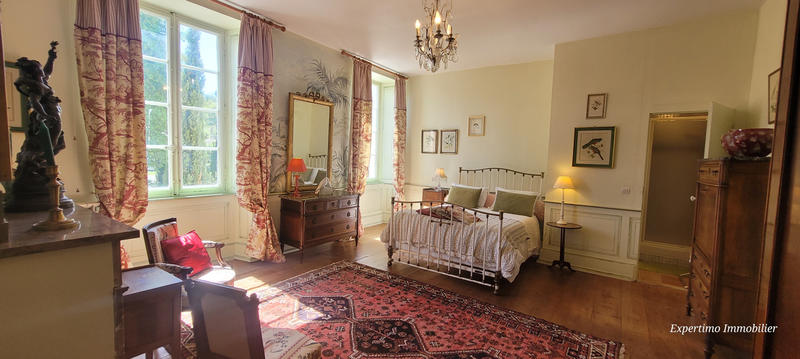 Propriété - 455 m² - 15 pièces