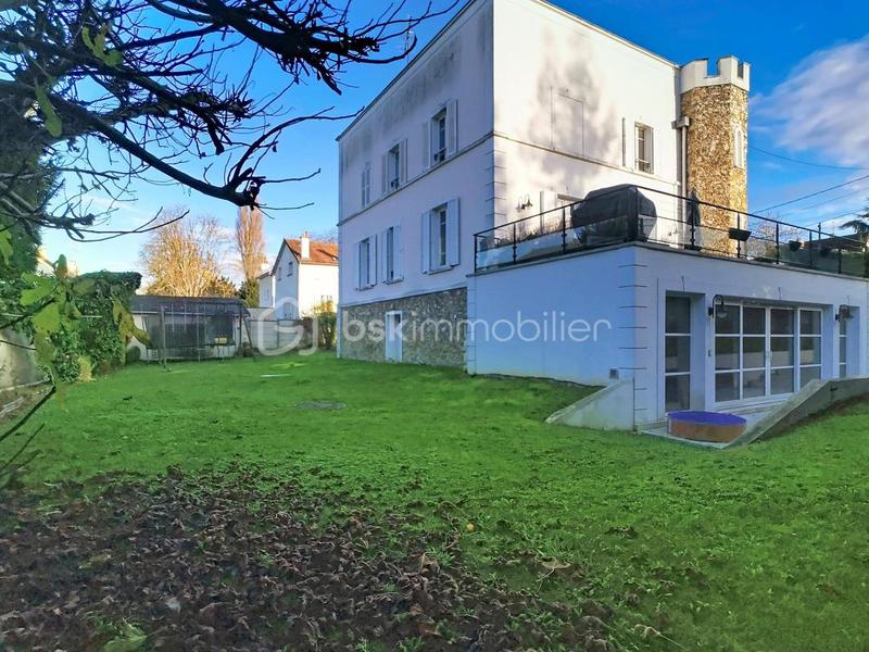 Maison - 250 m² - 7 pièces