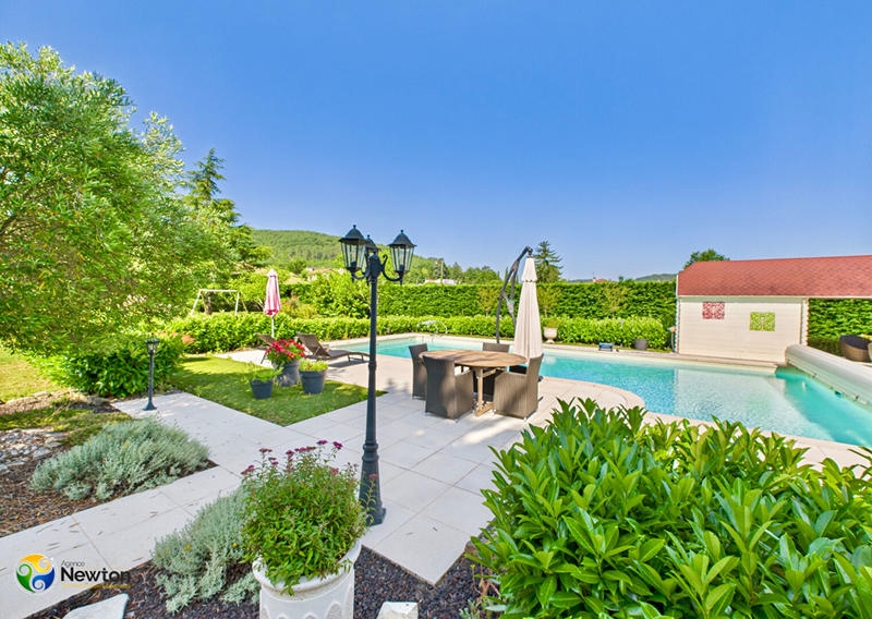 Maison - 260 m² - 9 pièces