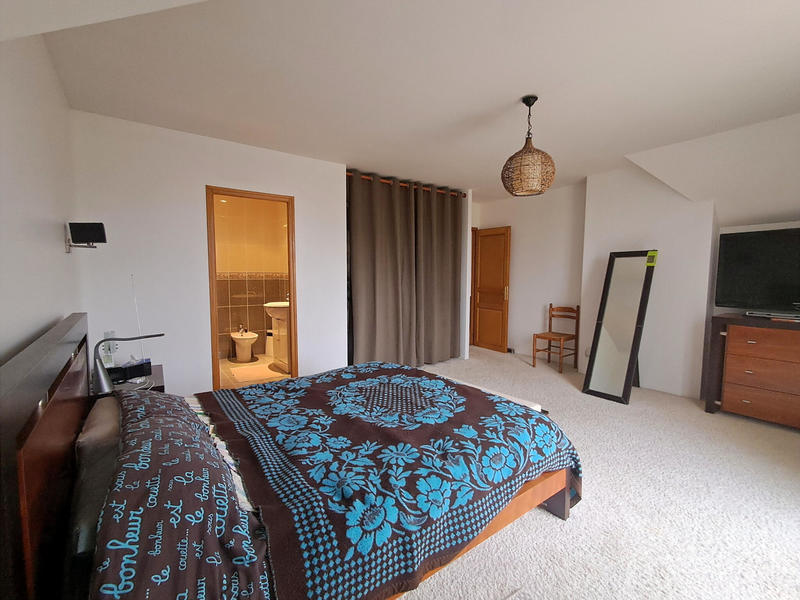 Maison - 205 m² - 7 pièces