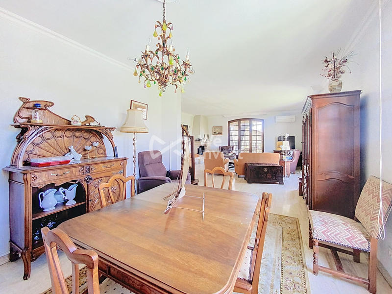 Maison - 226 m² - 6 pièces