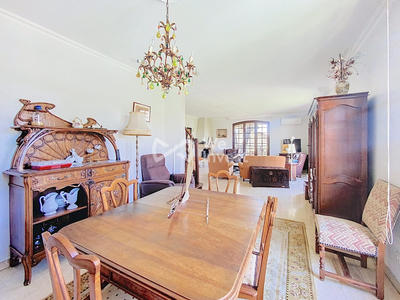 Maison - 226 m² - 6 pièces