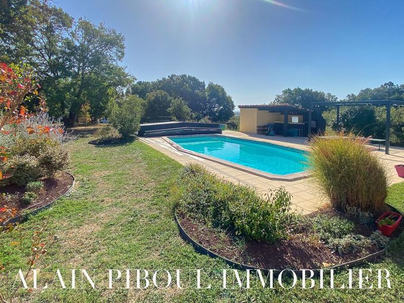 Maison - 240 m² - 6 pièces