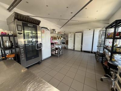 Local commercial - 135 m² - 4 pièces