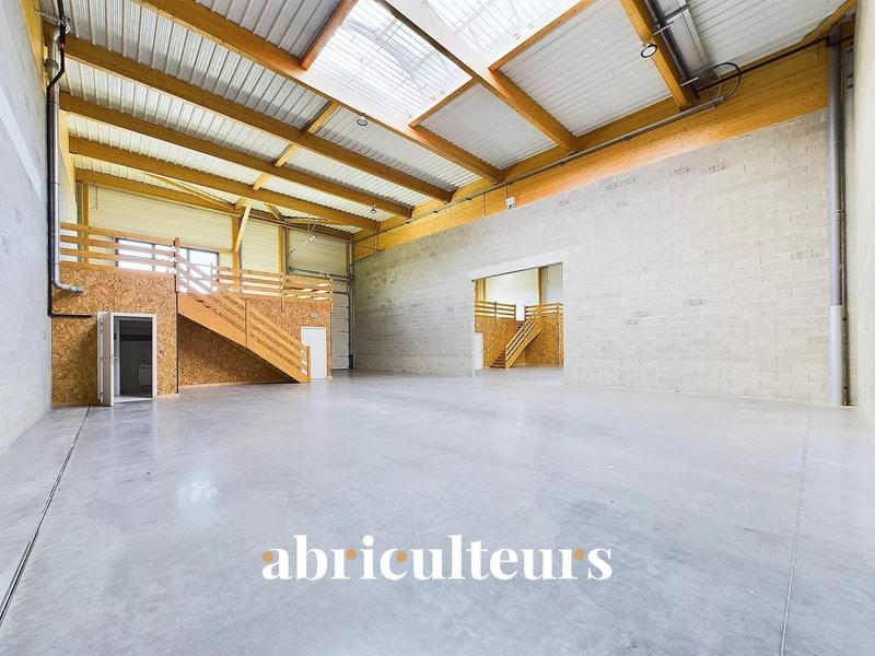 Local d'activités - 573 m²