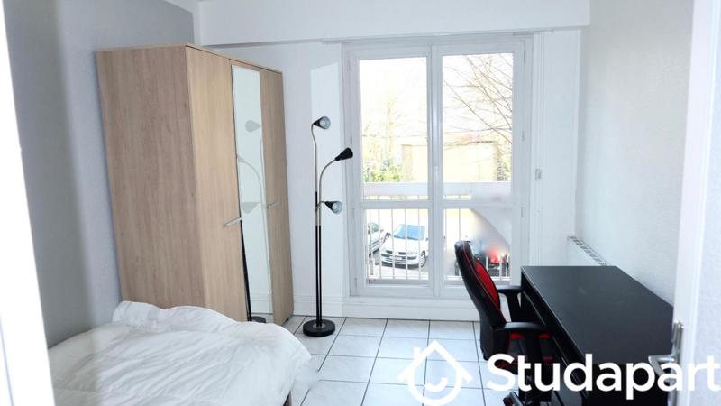 Chambre - 11 m² - 1 pièce