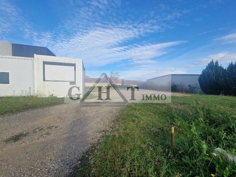 Terrain industriel - 1 700 m²