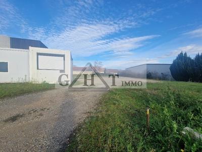 Terrain industriel - 1 700 m²
