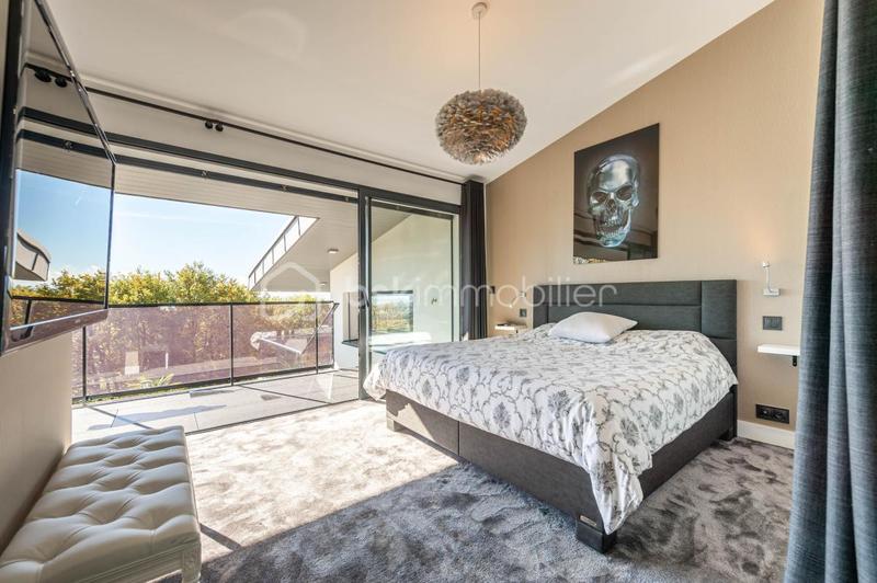 Villa - 300 m² - 7 pièces