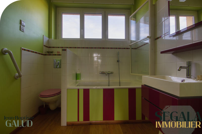 Maison - 210 m² - 6 pièces