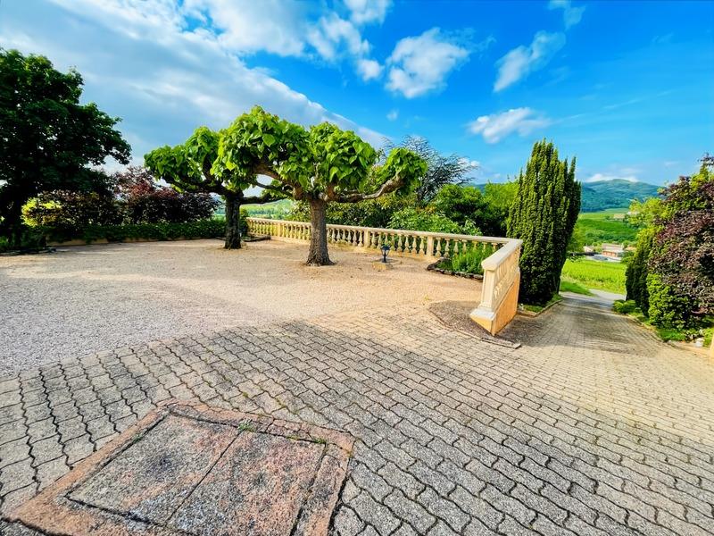 Maison - 200 m² - 8 pièces