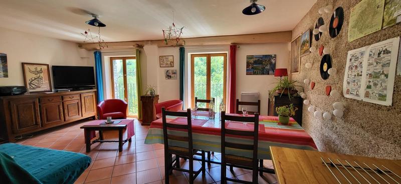 Maison - 300 m² - 12 pièces