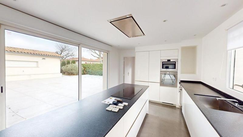 Maison - 203 m² - 5 pièces