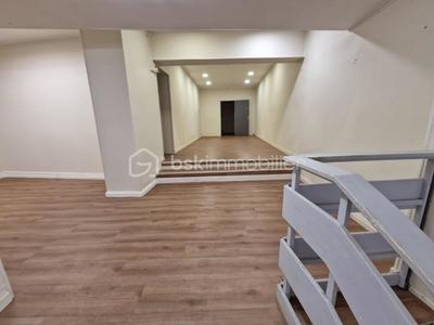 Local commercial - 217 m² - 4 pièces