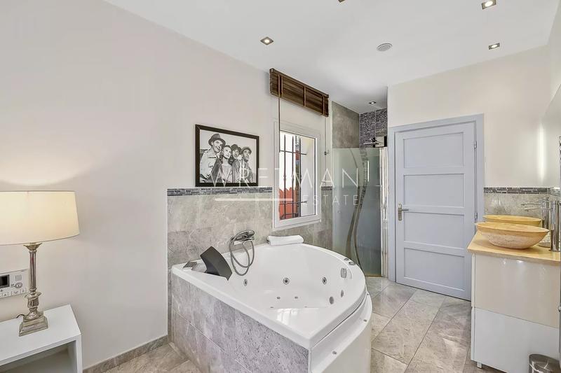 Villa - 440 m² - 10 pièces