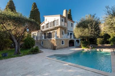 Villa - 225 m² - 6 pièces