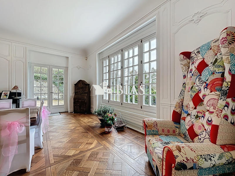 Maison - 350 m² - 12 pièces