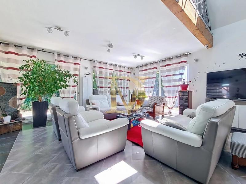 Propriété - 227 m² - 10 pièces