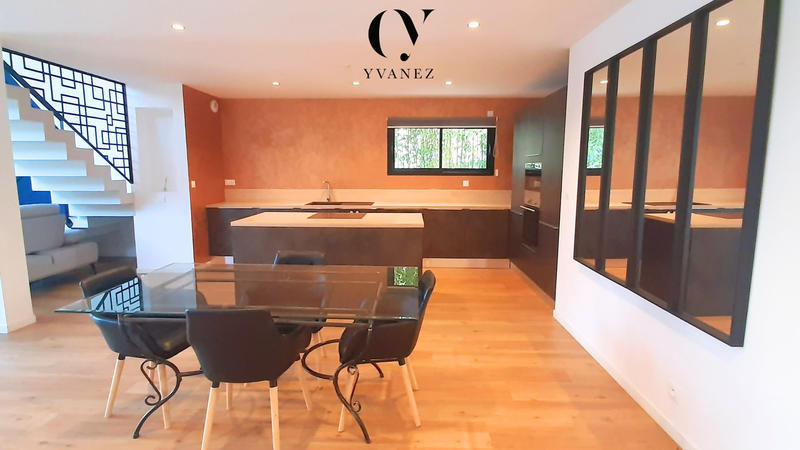 Maison - 151 m² - 7 pièces