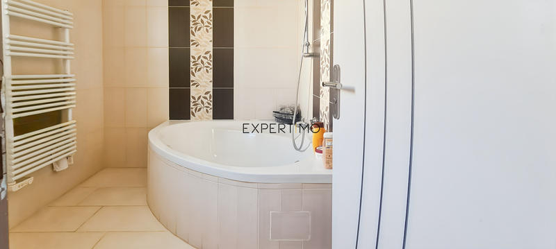 Villa - 183 m² - 6 pièces