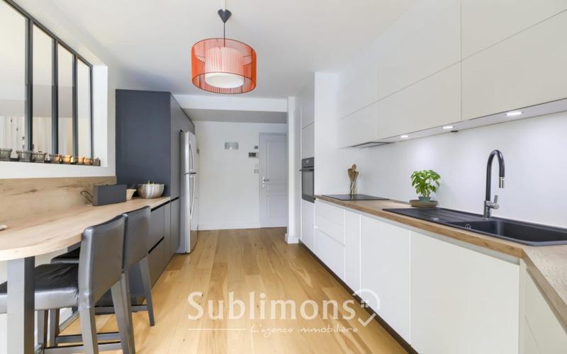 Maison - 240 m² - 9 pièces