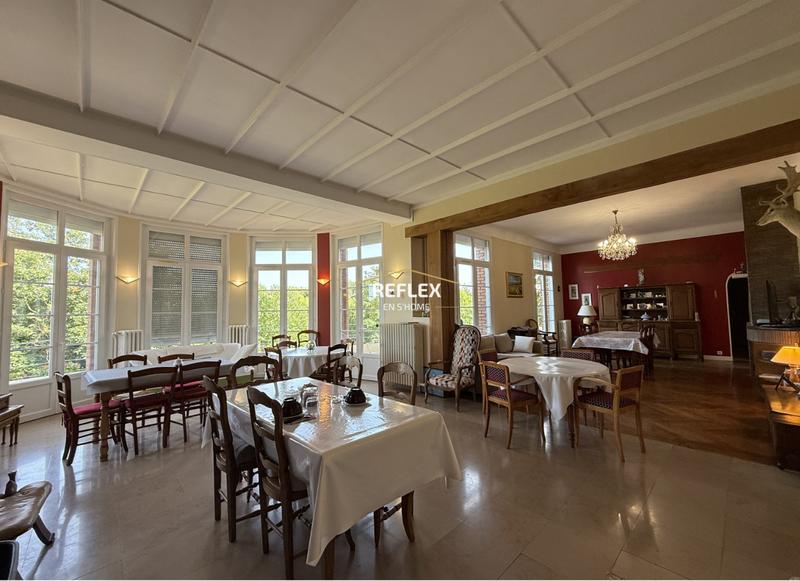 Propriété - 310 m² - 30 pièces