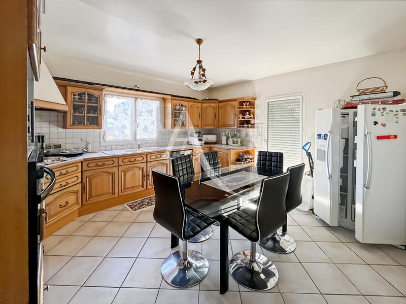 Maison - 160 m² - 9 pièces