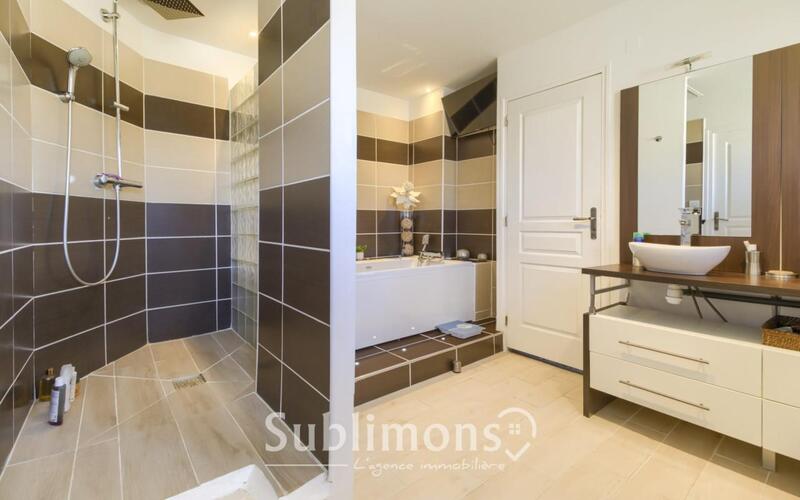 Maison - 201 m² - 6 pièces