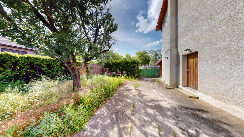 Maison - 216 m² - 8 pièces