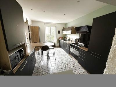 Maison - 260 m² - 8 pièces