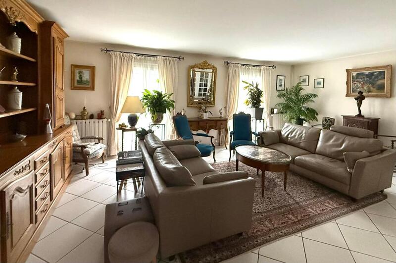 Maison - 290 m² - 8 pièces