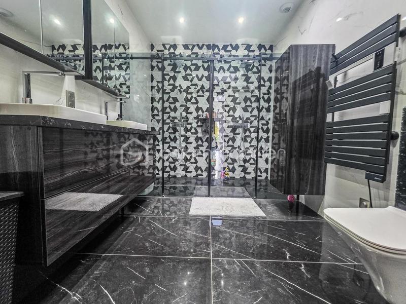 Maison d'architecte - 225 m² - 7 pièces