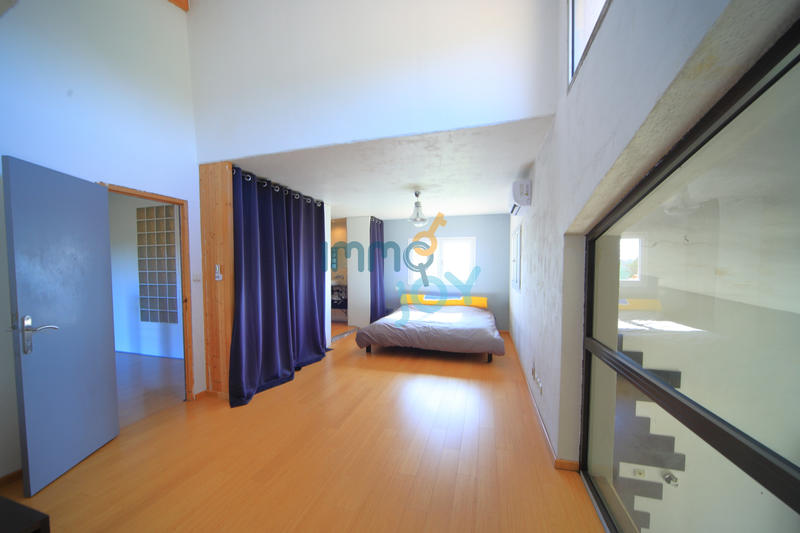 Maison - 216 m² - 8 pièces