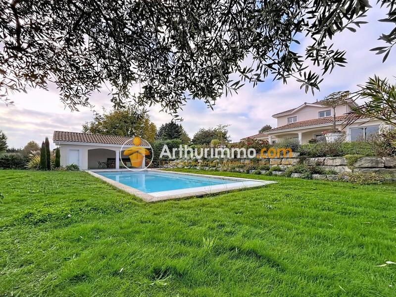 Maison - 233 m² - 6 pièces