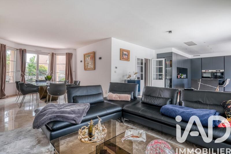 Maison - 300 m² - 7 pièces