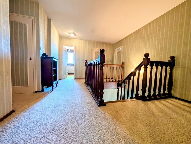 Maison - 232 m² - 8 pièces