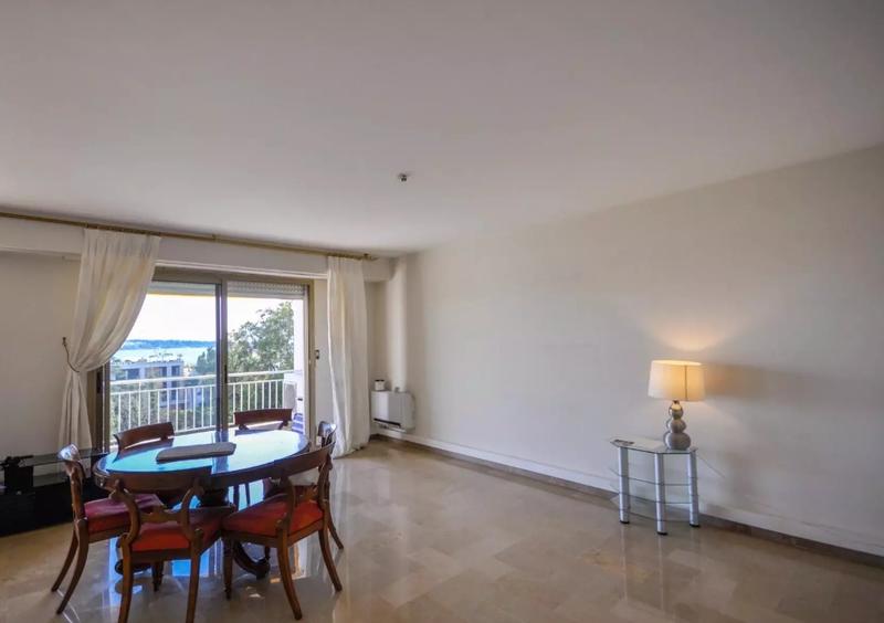 Appartement - 90 m² - 3 pièces