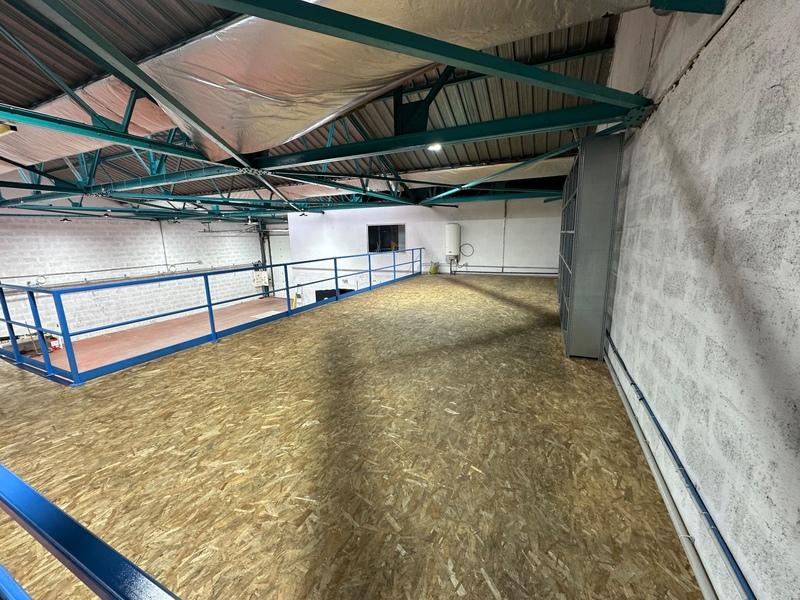 Entrepôt - 994 m² - 15 pièces