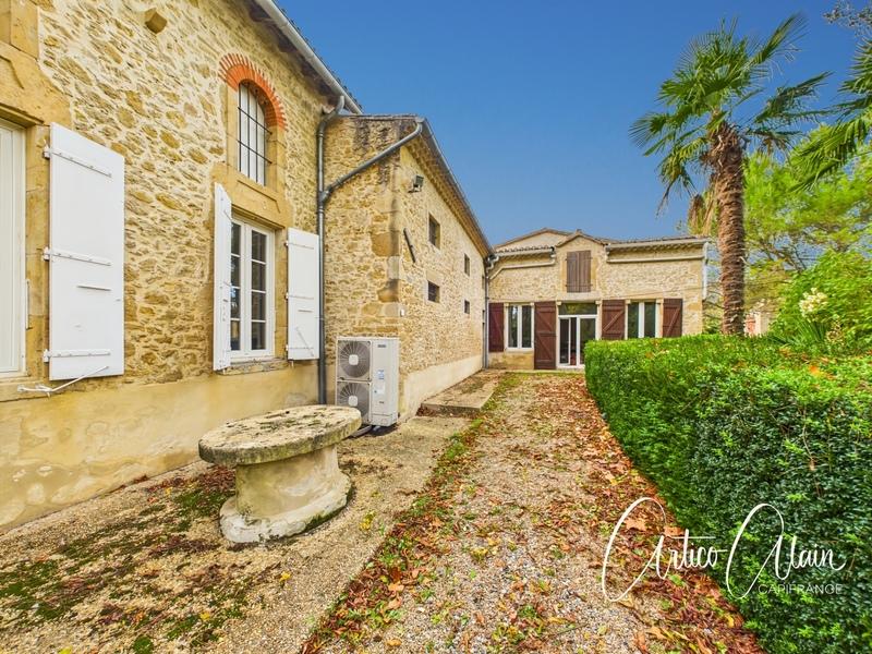 Maison bourgeoise - 275 m² - 9 pièces