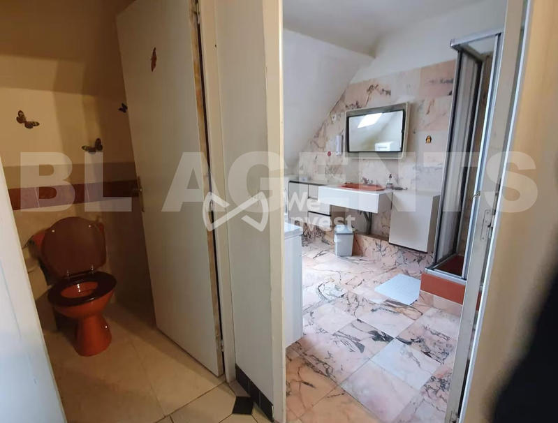 Maison - 240 m² - 11 pièces