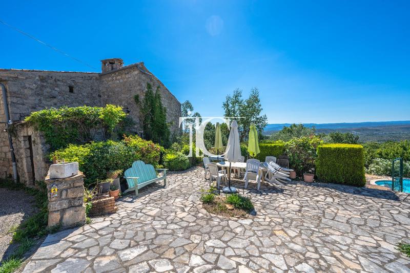 Propriété - 363 m² - 12 pièces